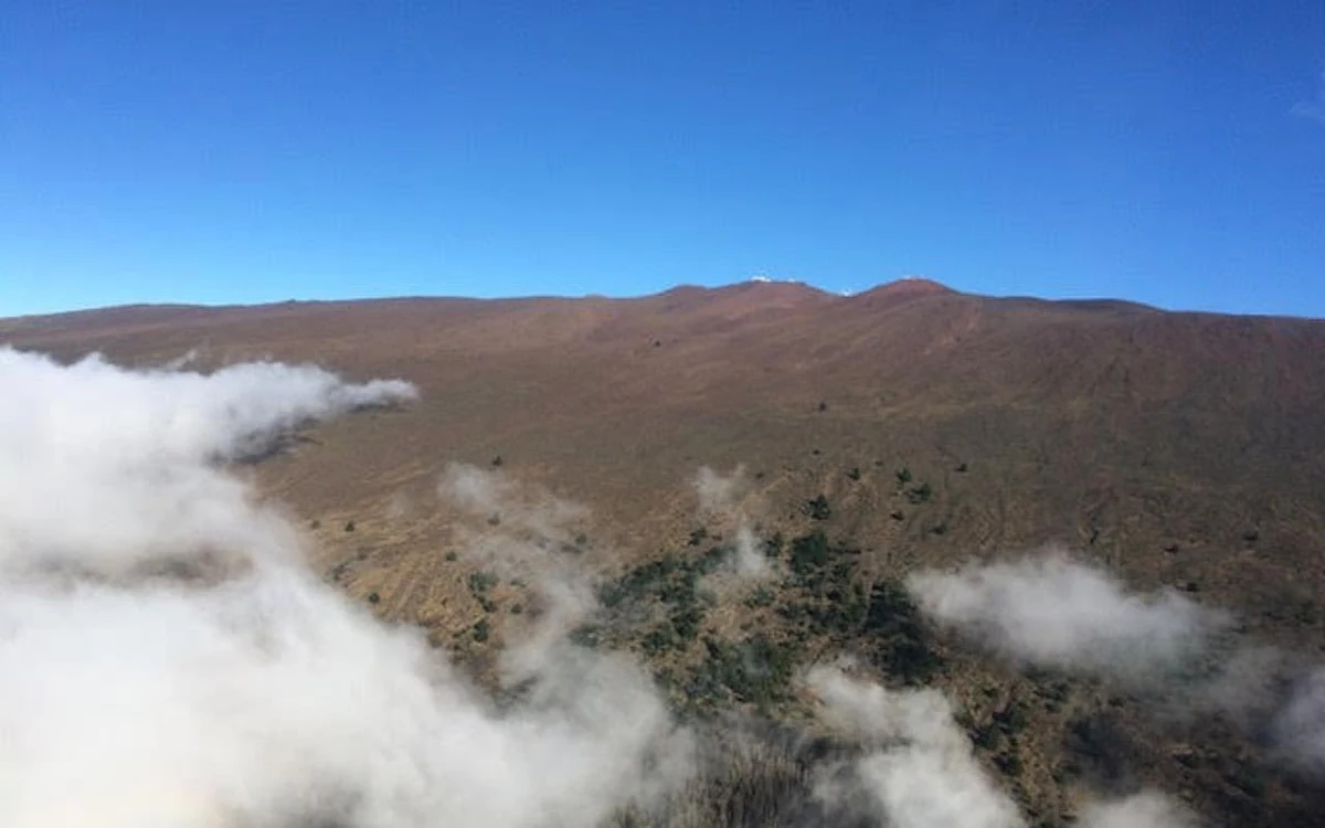 Cloud lying below the summit of Haleakala on Maui, seen from the rim